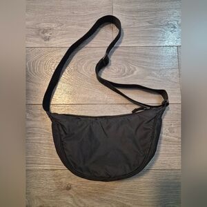 Uniqlo Black round shoulder bag